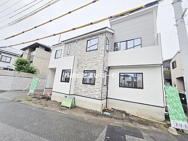 【外観】川口市差間2-32-5付近。南西角地の開放感。更に南東側も隣家の駐車場の為、三方向空いた好立地です(2026年9月22日撮影)
