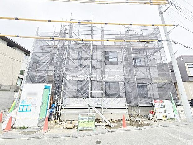 【外観】川口市差間2-32-5付近。南西角地の開放感。更に南東側も隣家の駐車場の為、三方向空いた好立地です(2026年8月3日撮影)