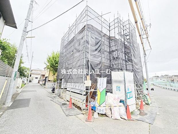 【外観】川口市差間2-32-5付近。南西角地の開放感。更に南東側も隣家の駐車場の為、三方向空いた好立地です(2026年8月3日撮影)
