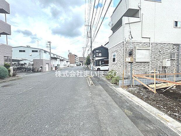 【前面道路&外観】当社まいほーむにてご見学いただけます♪いつでも見られますので、お気軽にお問い合わせ下さい!