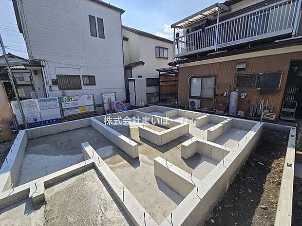 【外観】スーパーにも近くて、住環境良好な好立地に建築される新築のマイホームです♪(2026年8月24日撮影)