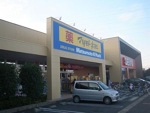 マツモトキヨシ/西友川口赤山店 徒歩3分。 200m