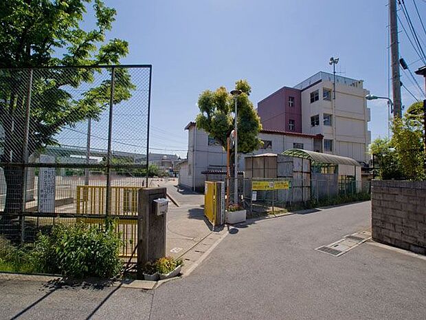 川口市立慈林小学校 徒歩9分。 690m