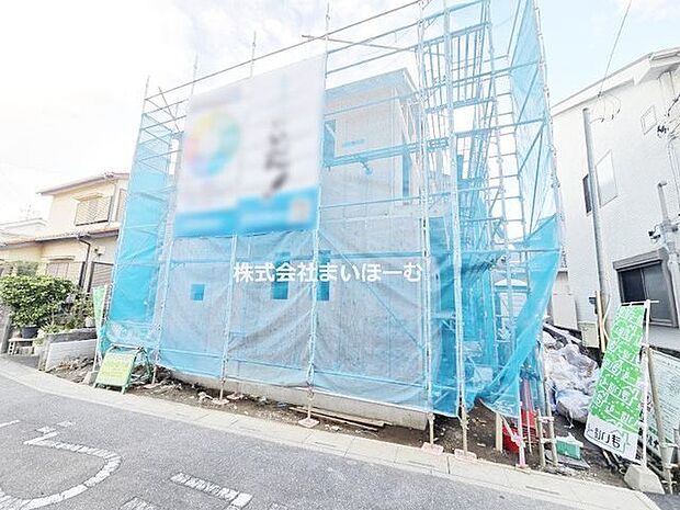 【外観】草加市両新田東町6-2付近。長期優良住宅認定の2階建て4LDKのマイホームです。ぜひ一度ご見学下さい(2026年10月3日撮影)