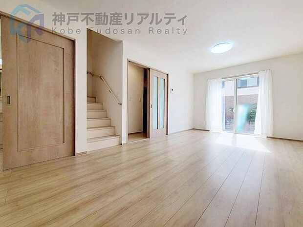 日当たり良好♪新築ならではのまっさらな空間♪