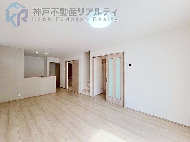 主要採光面が南向きで、1日を通して日当たり良好です♪