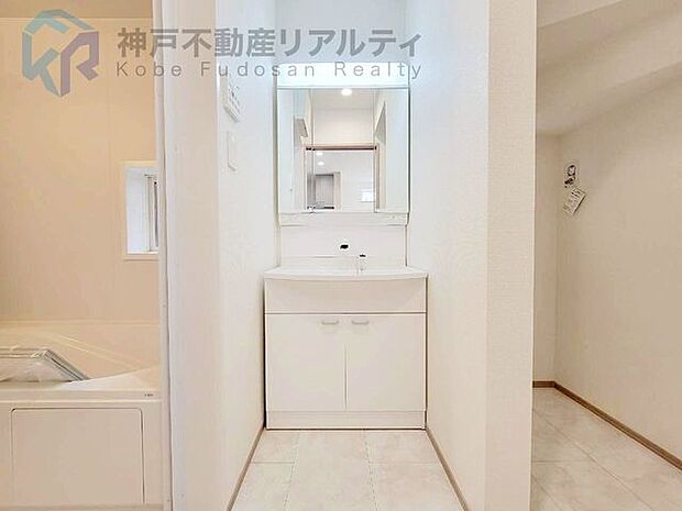 明るく清潔感のある洗面化粧台♪