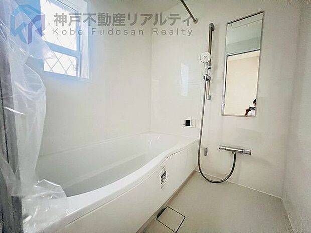 便利な浴室乾燥機や追い焚き機能も完備で、快適なバスタイムを実現します♪