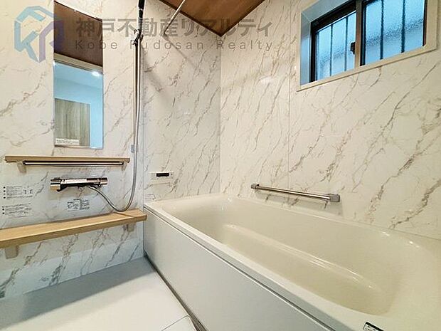 ・角地のためお車の出し入れもラクラク♪