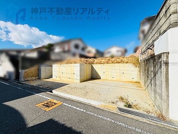 前面道路含む外観
