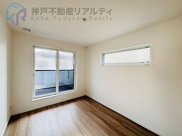 日当たり重要！3面採光はお部屋も明るく、冬でも温かいので快適に過ごせます。