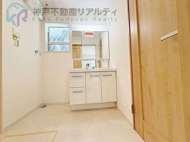 ・室内洗濯機置き場♪お好きなタイミングでお洗濯していただけます♪