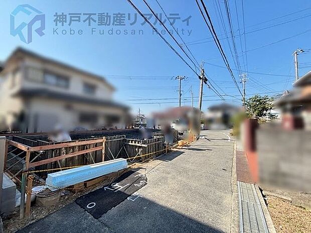 青空が広がる閑静な1種低層のエリアです。