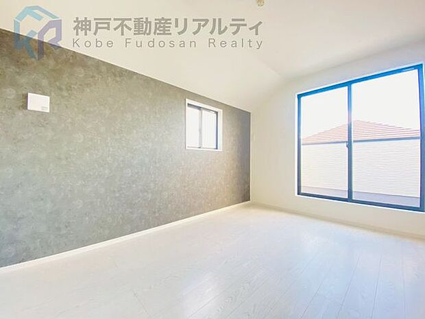 2号棟アクセントクロスがお洒落な洋室♪