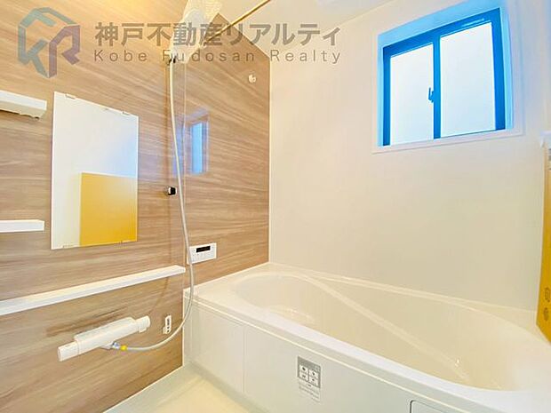 2号棟浴室にも窓がございます♪換気がしやすいですね♪