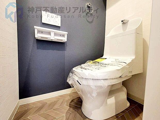 アクセントクロスがお洒落なトイレ♪