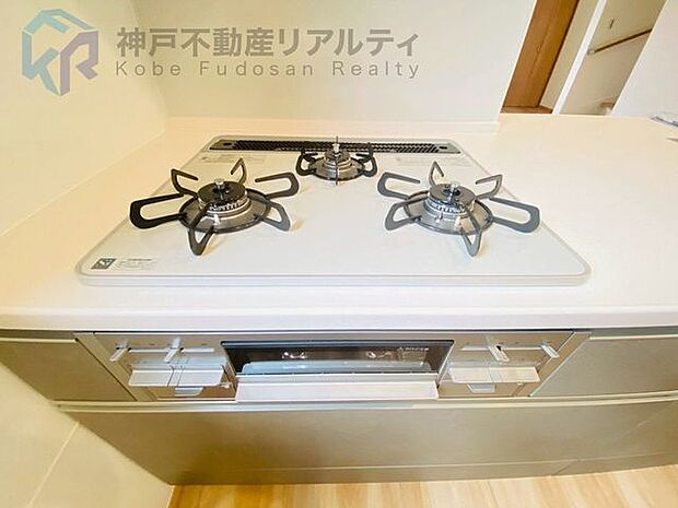 ◆家事効率アップの3口コンロ完備♪◆同時進行で料理がはかどりますね♪