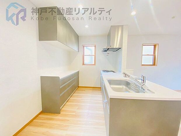 ◆見やすく取り出しやすい収納棚も完備!キッチン周りもスッキリ♪