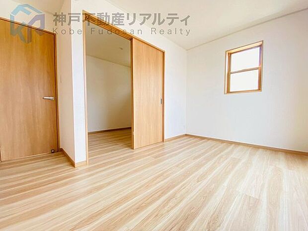 ◆クローゼット付きだから、収納家具いらずでインテリアもすっきり♪