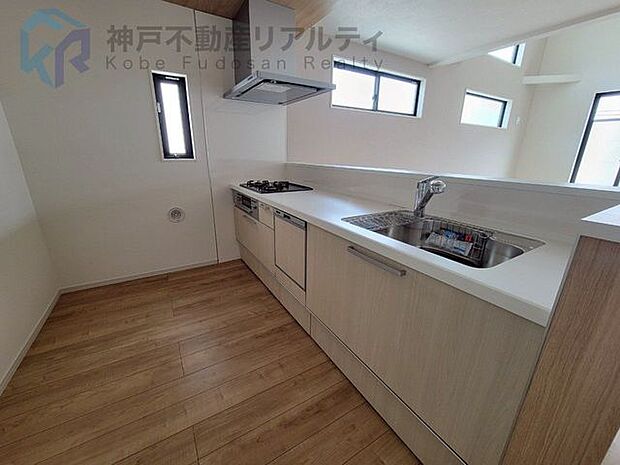 食洗機付きキッチン♪家事の時短も期待できますね♪