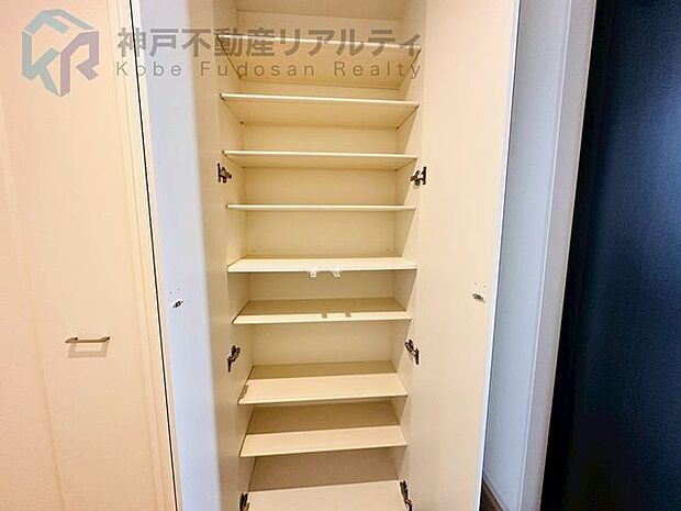 シューズボックス付で玄関もスッキリ収納できます。