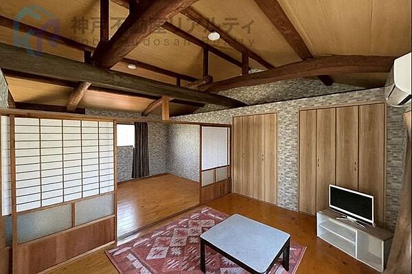 ◆2階洋室は見せ梁が魅力の空間♪※室内写真は家具消し加工を施したものです。家具家電は売買対象に含みません。