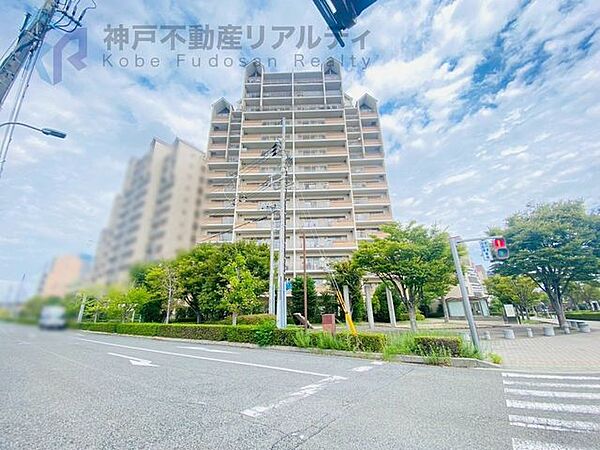 ・高い耐久性や断熱・気密性、防音性に優れた鉄筋コンクリート構造です。