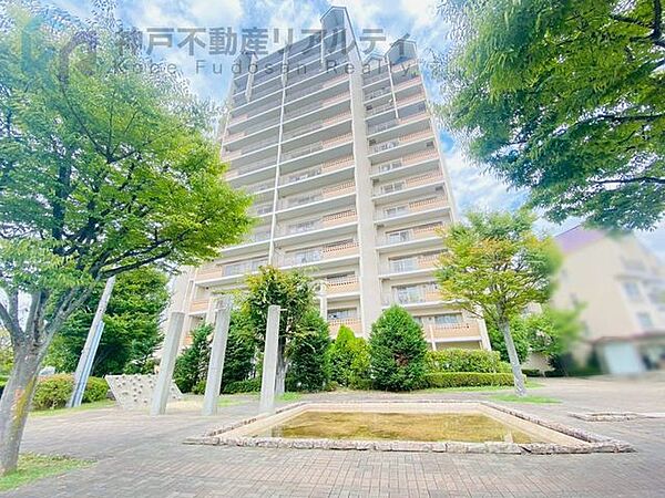 ・バルコニーが南向きで、1日を通して日差しが気持ちよく射し込みます。