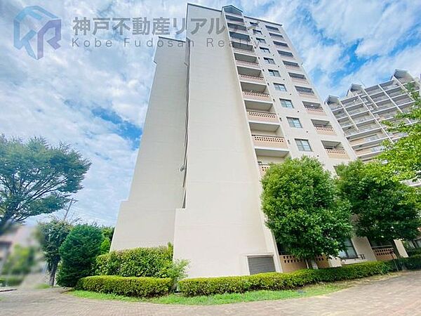 ・宅配BOX付き。不在時の受け取りがとても便利で玄関を開けて対応する必要が無いので防犯にも役立ちます。