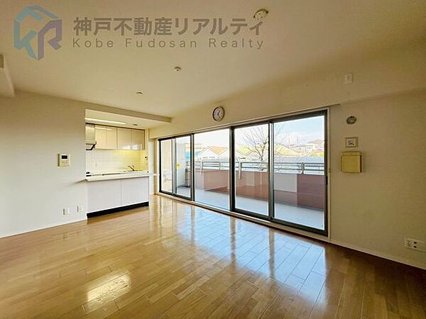 ・ダイニングには床暖房ございます♪