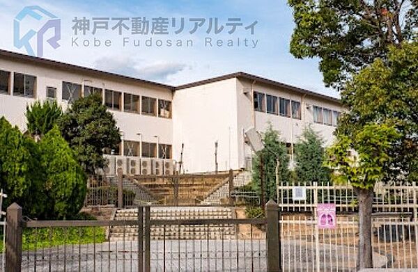 神戸市立こうべ小学校 徒歩24分。 1880m