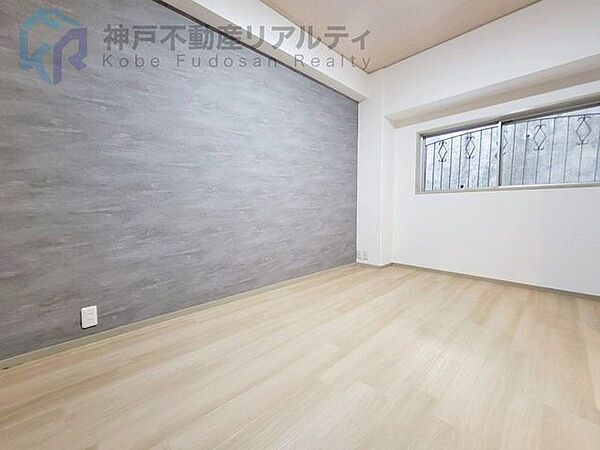 アクセントクロスがお洒落な洋室♪シックな色合いで落ち着いてお過ごしいただけます♪