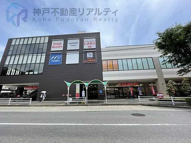 フレッシュバザール神戸ビエラ明舞店 徒歩9分。 720m