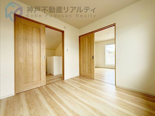 ・使い方自由のサービスルーム付です。