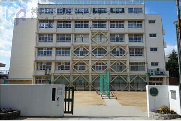 神戸市立葺合中学校 徒歩3分。 230m