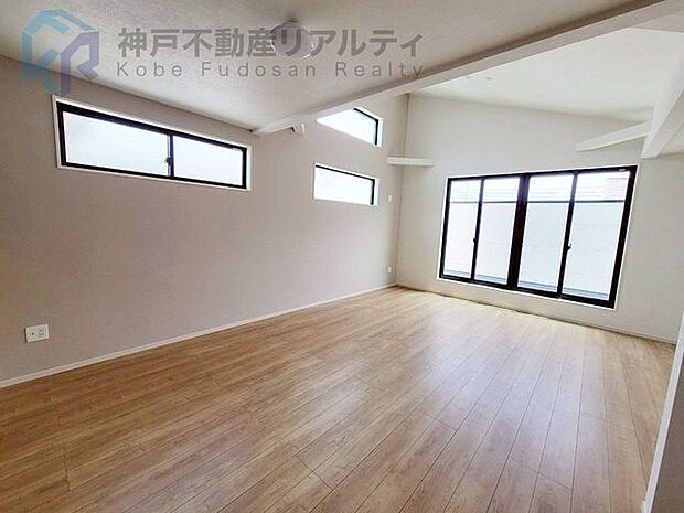 陽当り良好。日差しの差し込む明るい部屋は光熱費も節約できます。