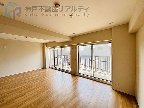 11階部分の西向き住戸♪夕日を楽しめるお部屋です♪