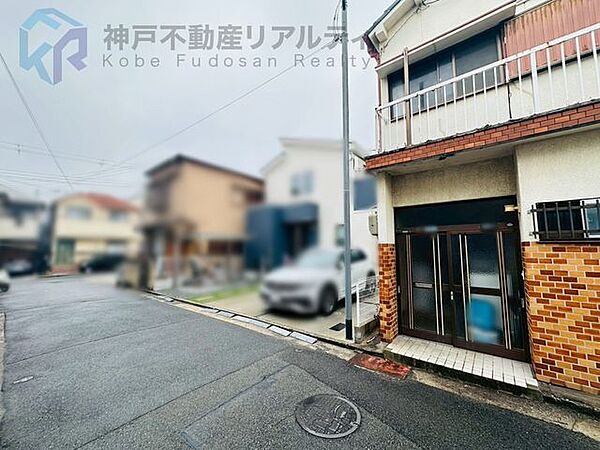 スーパーが近く、お買い物にも便利です。