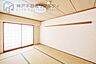 和室：和室♪陽当たりの良いお部屋です♪※室内写真は家具消し加工をしたものです。