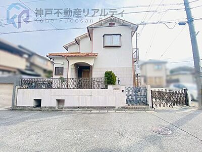 外観：お車2台駐車して頂けます♪閑静な住宅地♪