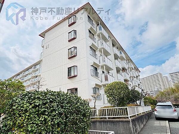 スーパーが近く、お買い物にも便利です。