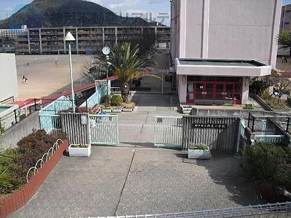 神戸市立横尾小学校 徒歩9分。 700m
