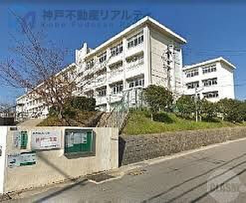 神戸市立鈴蘭台中学校 徒歩23分。 1770m