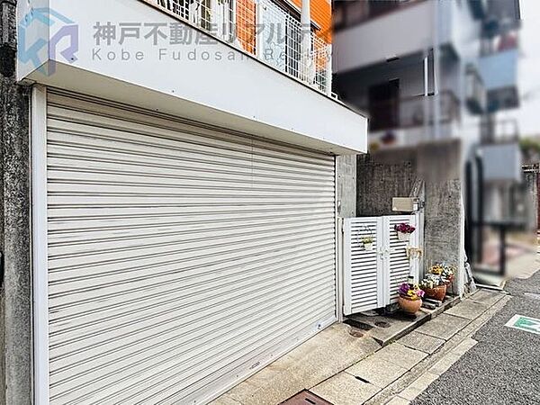 駐車場はシャッター付♪