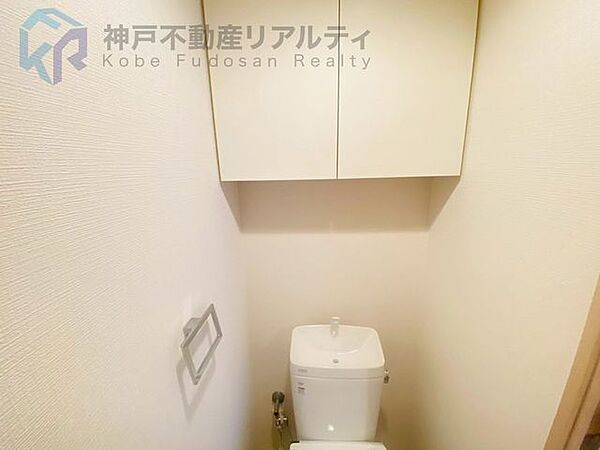 トイレに収納スペースございます♪