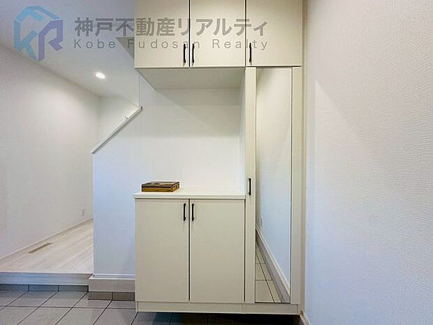 玄関にはシューズボックス♪