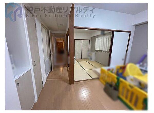 2022年　リビング・廊下フローリング新調LDKに隣接する和室♪扉を開けるなど使い方自由自在♪