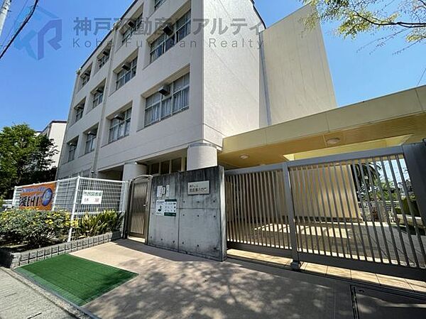神戸市立東須磨小学校 徒歩8分。 630m