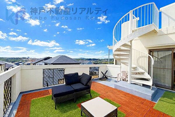 ・南面にバルコニー2か所、ルーフバルコニーもあり♪