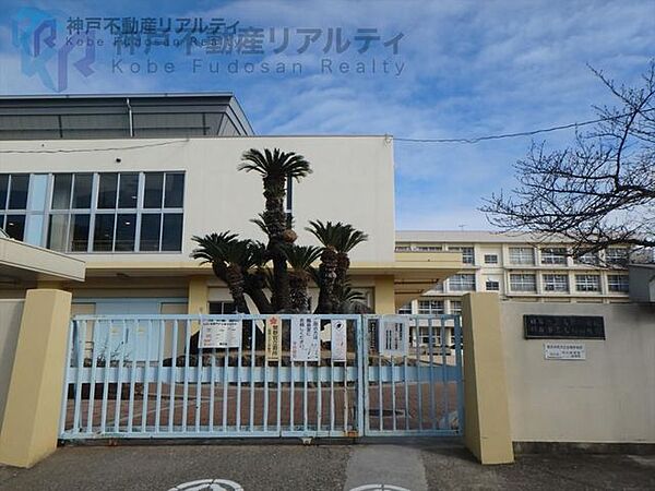 明石市立鳥羽小学校 徒歩8分。 630m